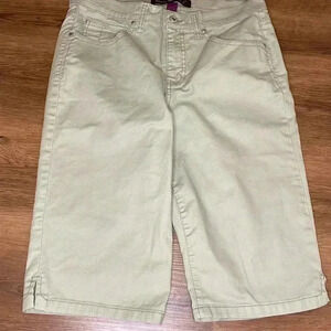 Cute Gloria Vanderbilt Missy Size 8 Bermuda Shorts